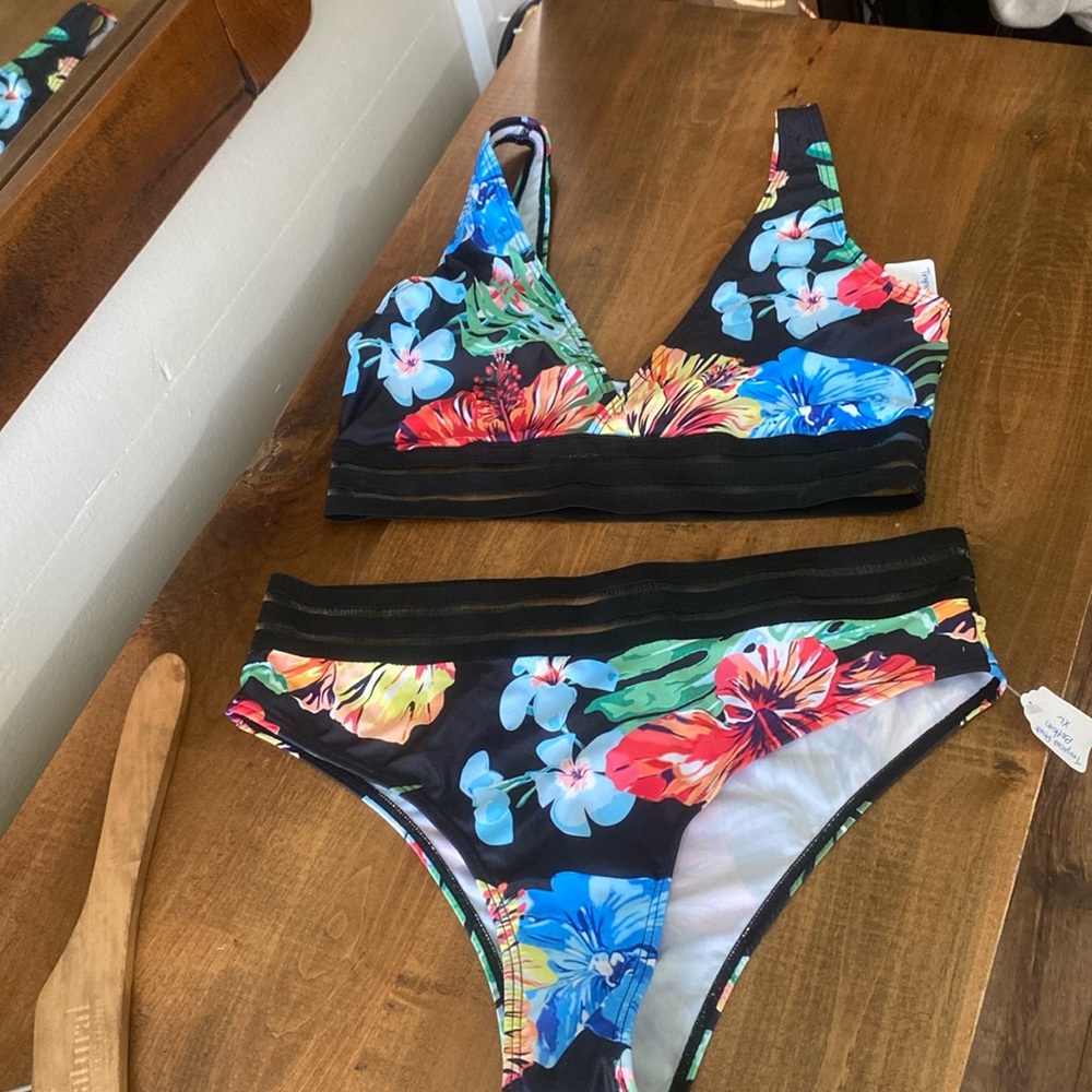 🌴☀️🌊🏝️Boutique Bikini set please read